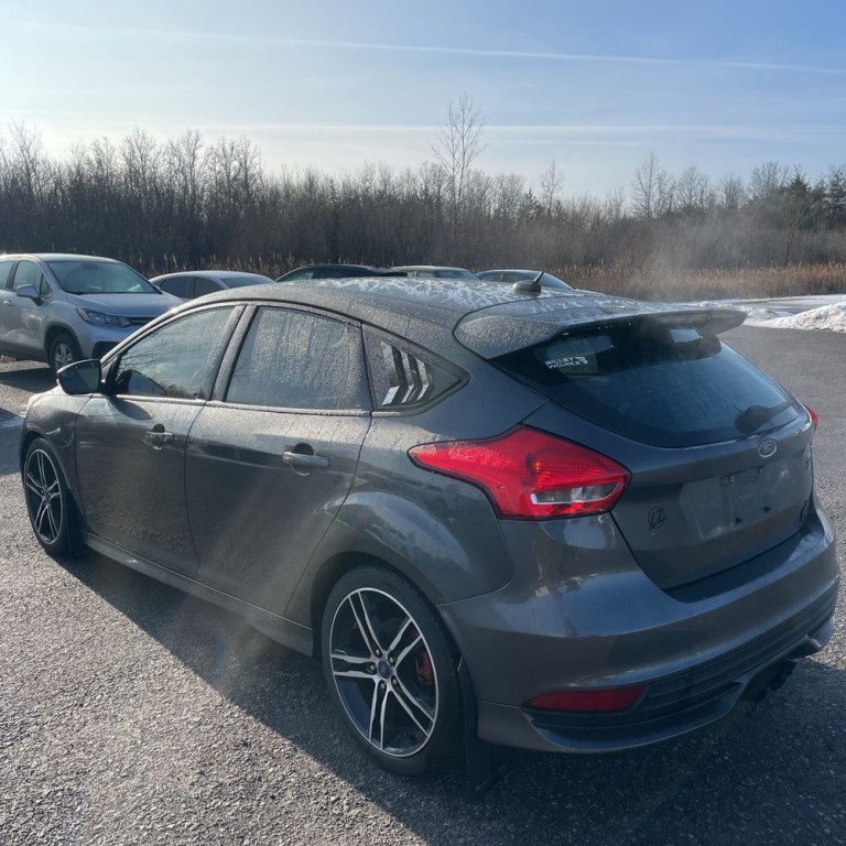 2016 Ford Focus Image 5