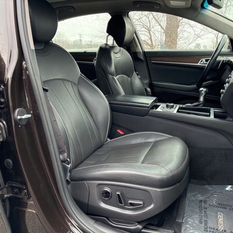 2018 Genesis G80 Image 8