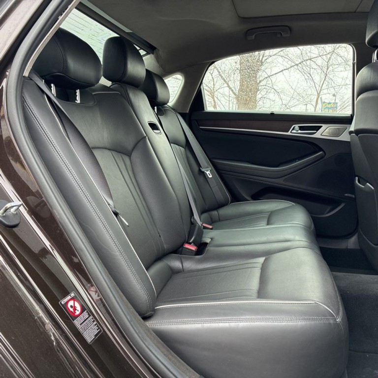 2018 Genesis G80 Image 15