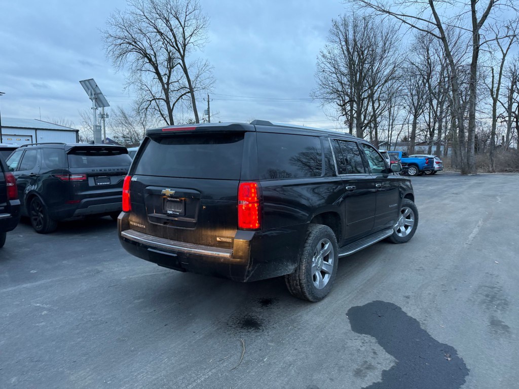 2017 Chevrolet Suburban Image 3