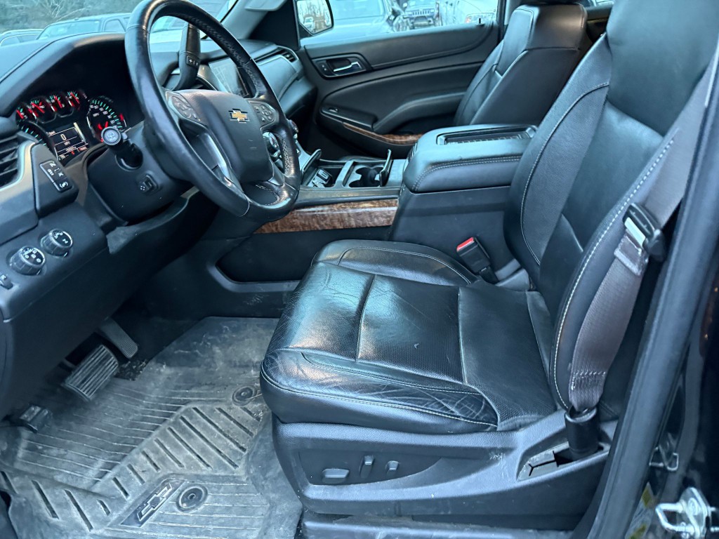2017 Chevrolet Suburban Image 5