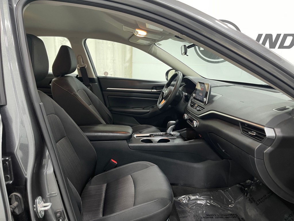 2022 Nissan Altima Image 30