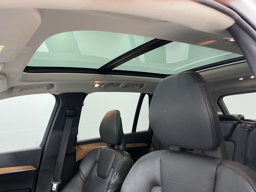 2021 Volvo XC90 Image 12