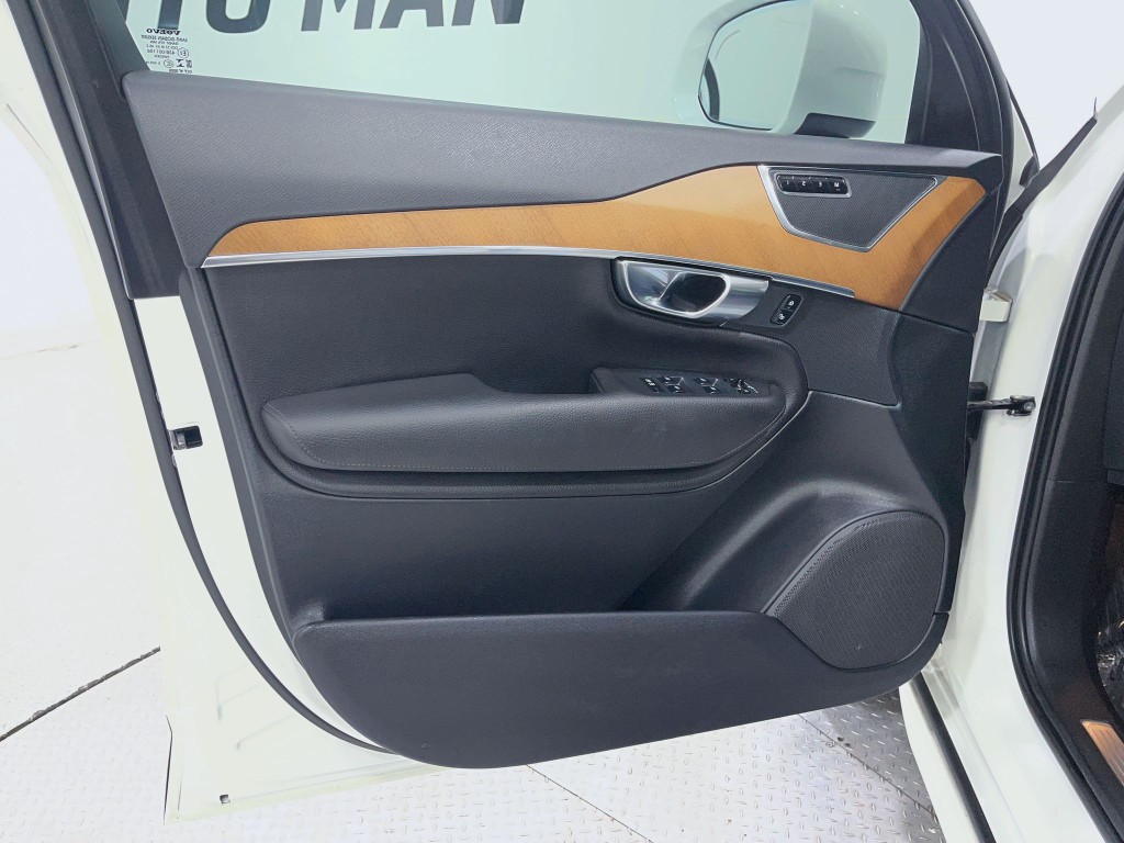 2021 Volvo XC90 Image 16