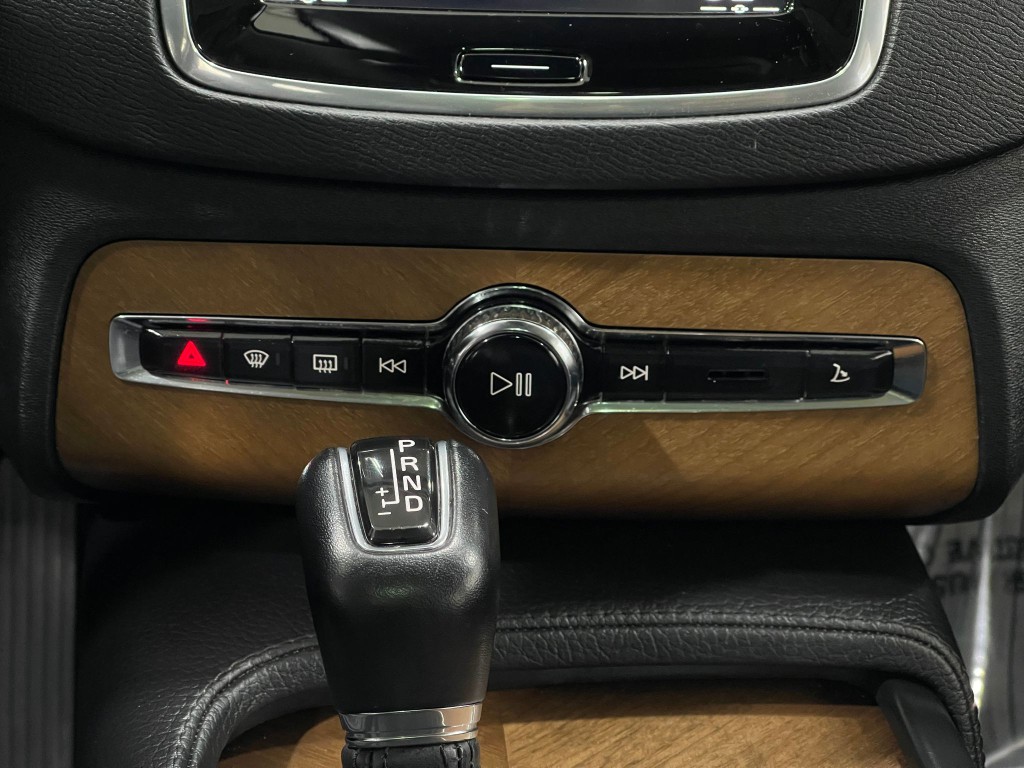 2021 Volvo XC90 Image 26