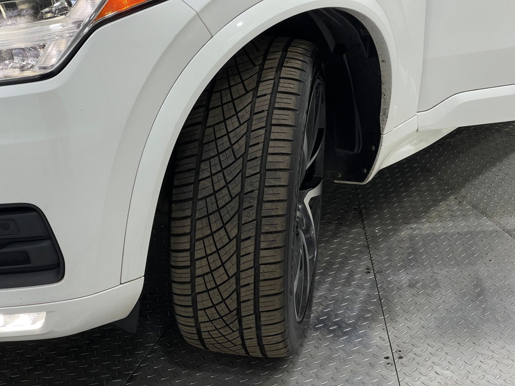 2021 Volvo XC90 Image 38