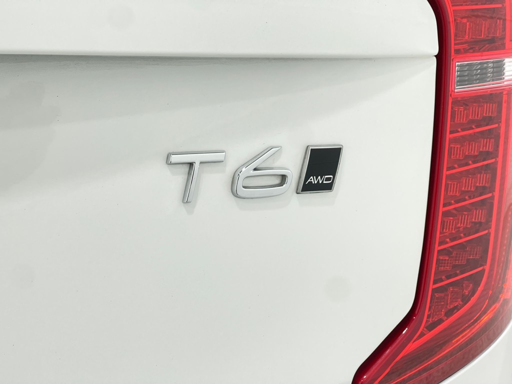 2021 Volvo XC90 Image 42