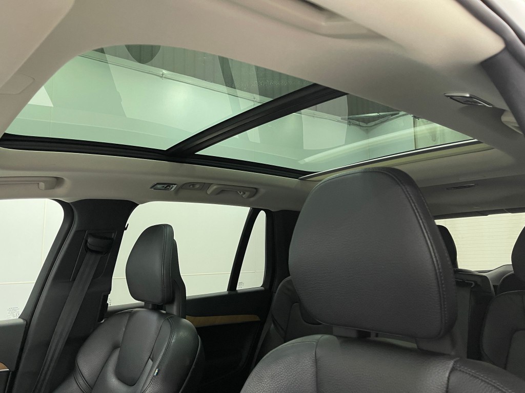 2021 Volvo XC90 Image 12