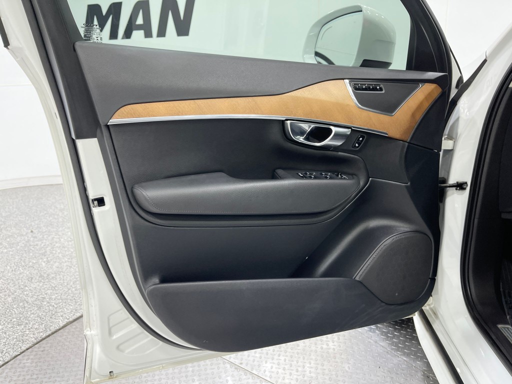 2021 Volvo XC90 Image 15