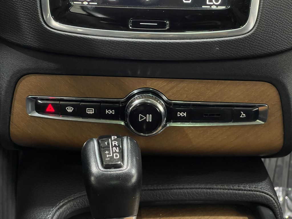 2021 Volvo XC90 Image 25