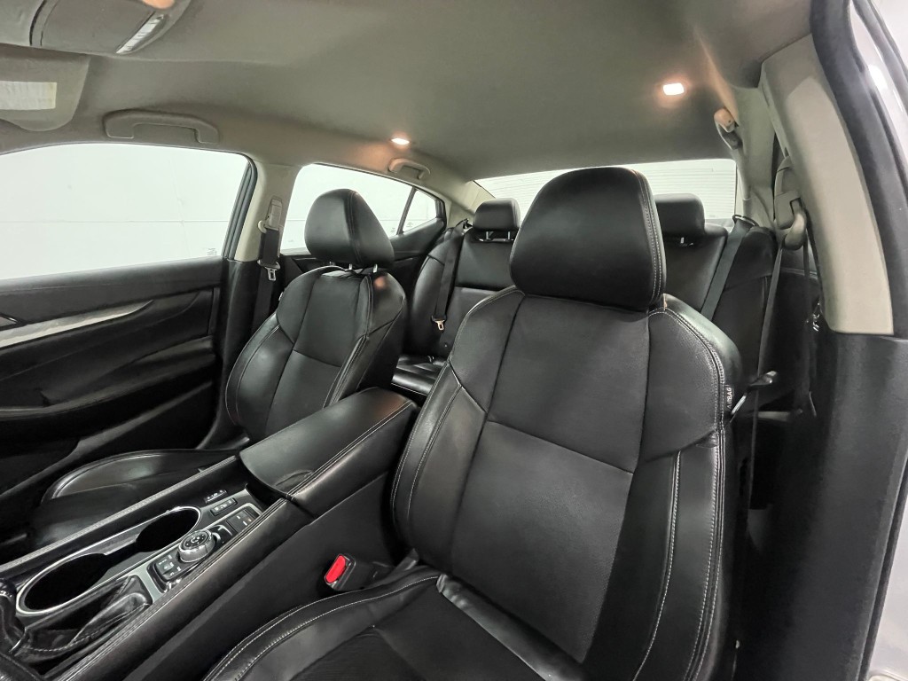 2017 Nissan Maxima Image 13