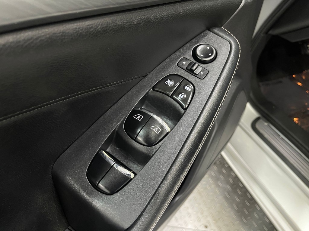 2017 Nissan Maxima Image 15