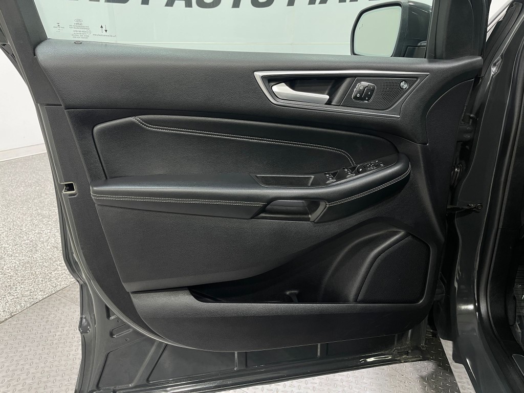 2021 Ford Edge Image 16