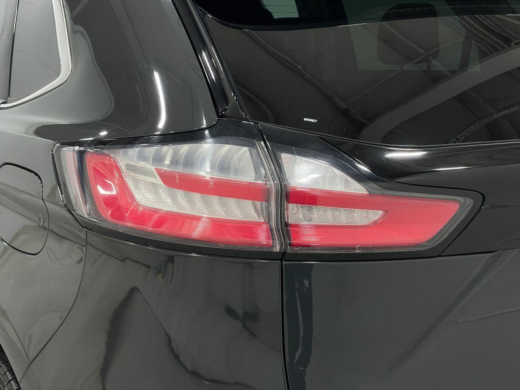 2021 Ford Edge Image 35