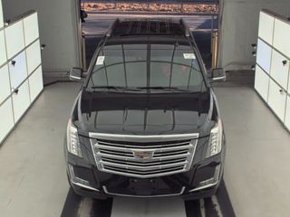 2018 Cadillac Escalade Image 2