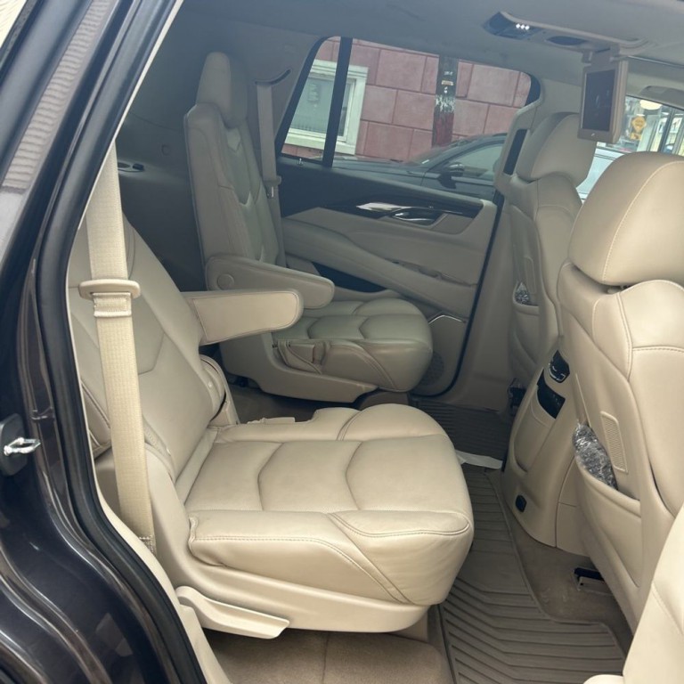 2017 Cadillac Escalade Image 11