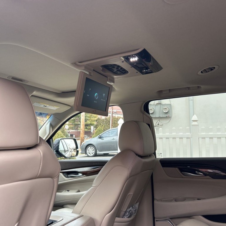 2017 Cadillac Escalade Image 12