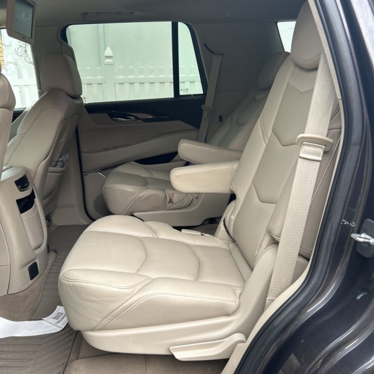 2017 Cadillac Escalade Image 13