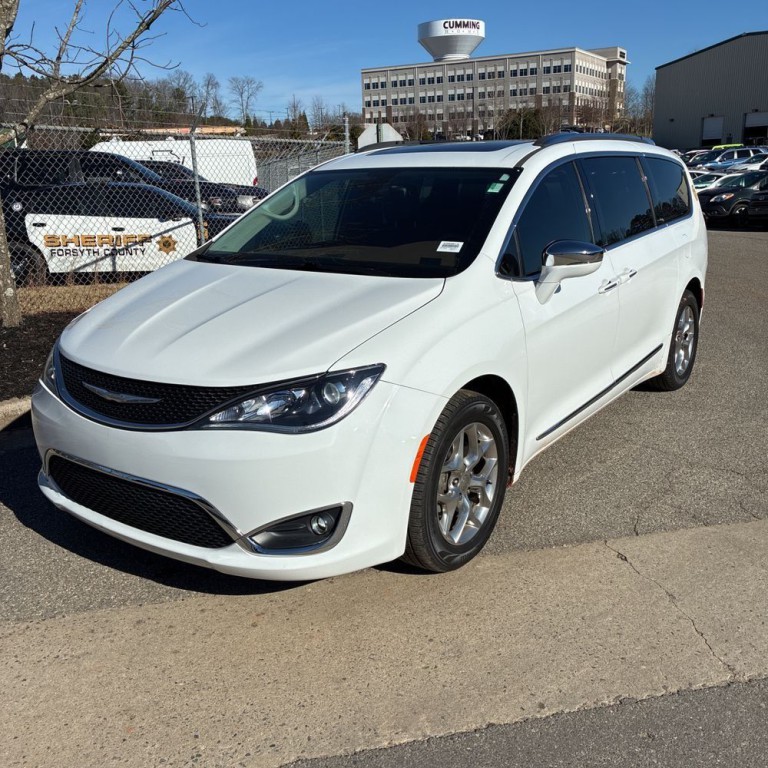 2017 Chrysler Pacifica Image 2