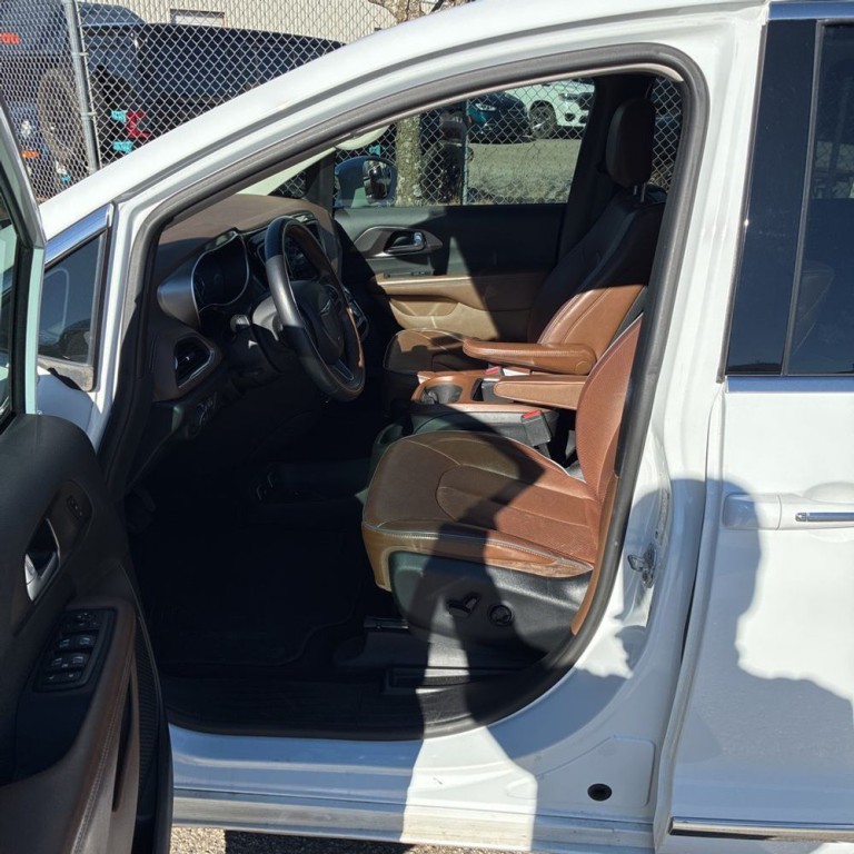 2017 Chrysler Pacifica Image 5