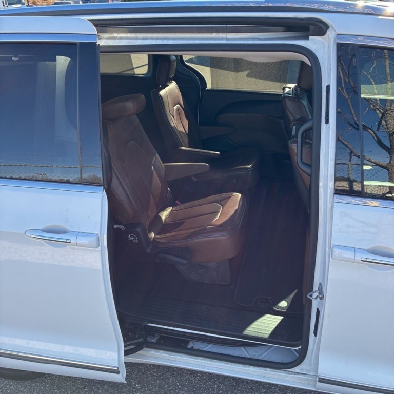 2017 Chrysler Pacifica Image 11