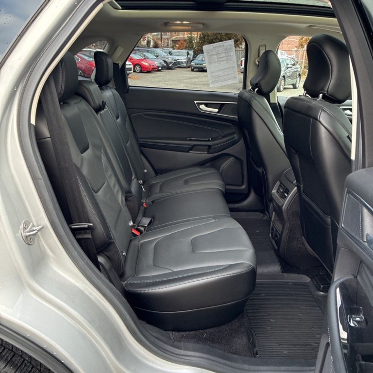 2017 Ford Edge Image 12