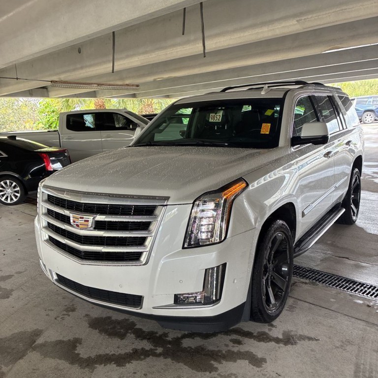 2019 Cadillac Escalade Image 2
