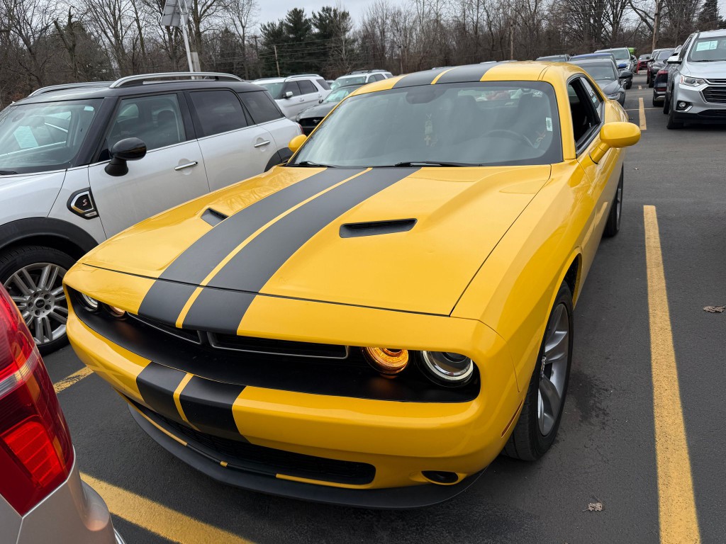 2017 Dodge Challenger Image 2