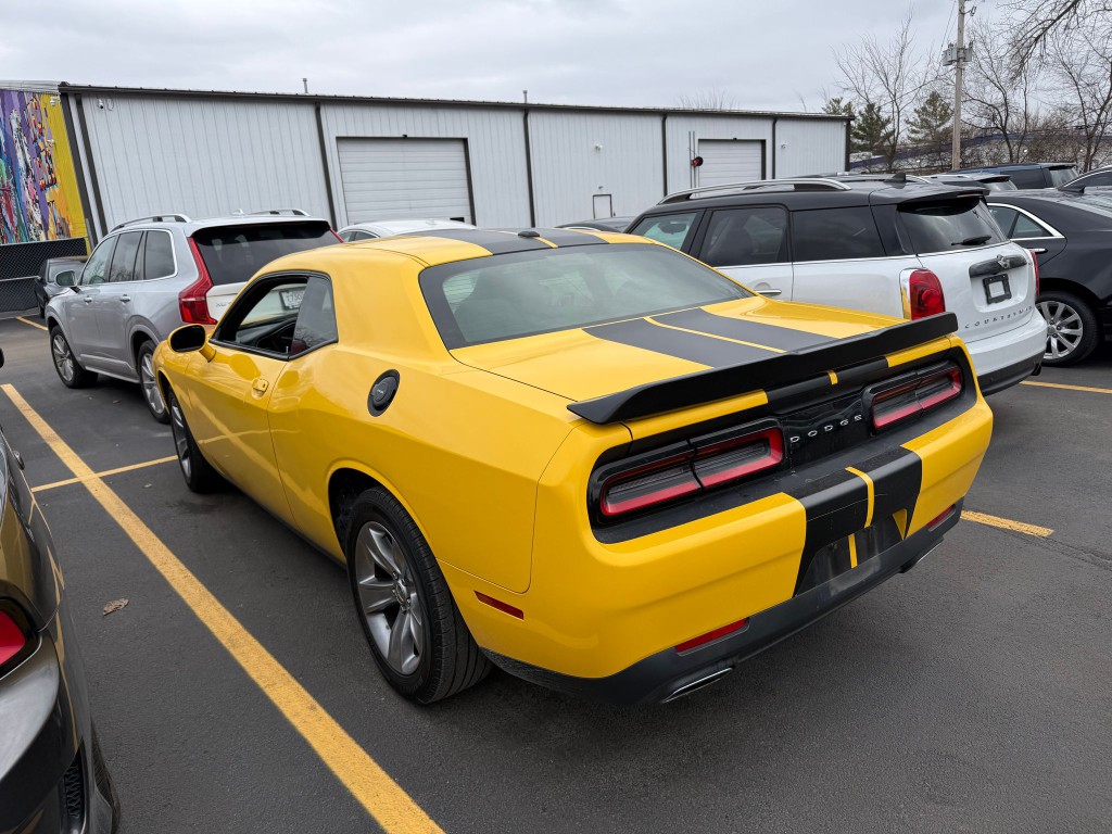 2017 Dodge Challenger Image 4