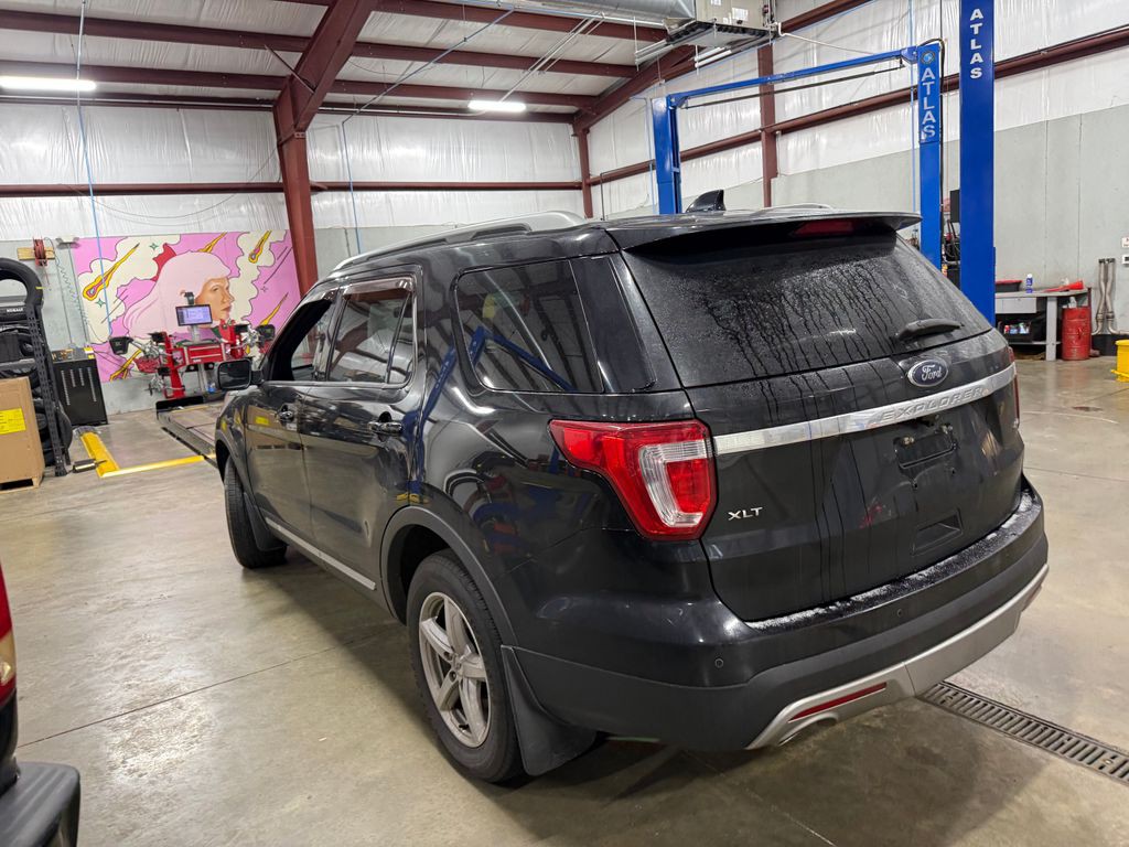 2016 Ford Explorer Image 4