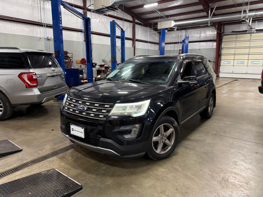 2016 Ford Explorer Image 2