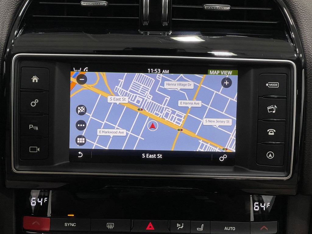 2017 Jaguar F-PACE Image 10