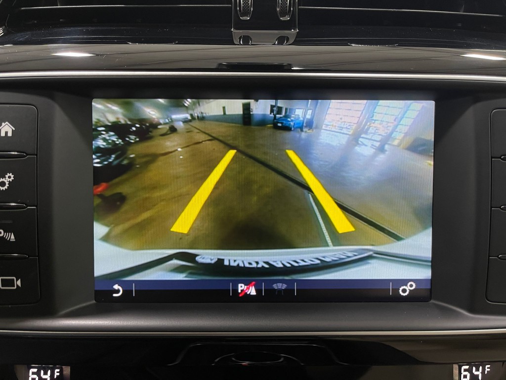 2017 Jaguar F-PACE Image 11