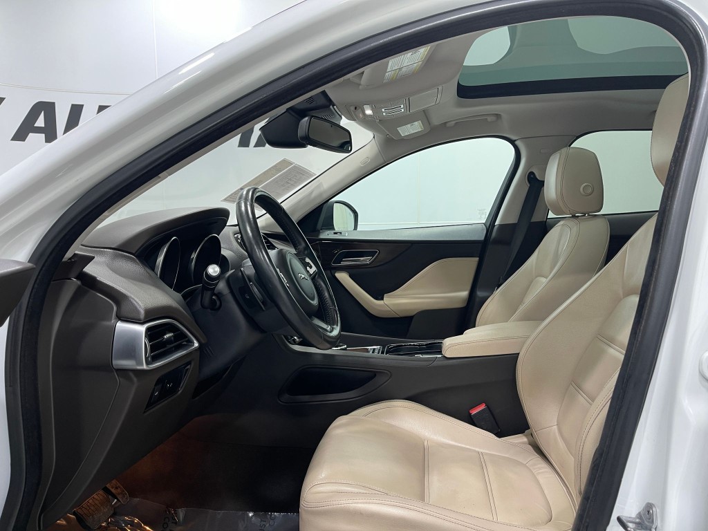 2017 Jaguar F-PACE Image 14