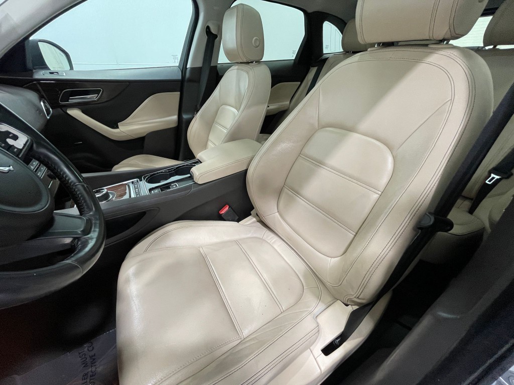2017 Jaguar F-PACE Image 15