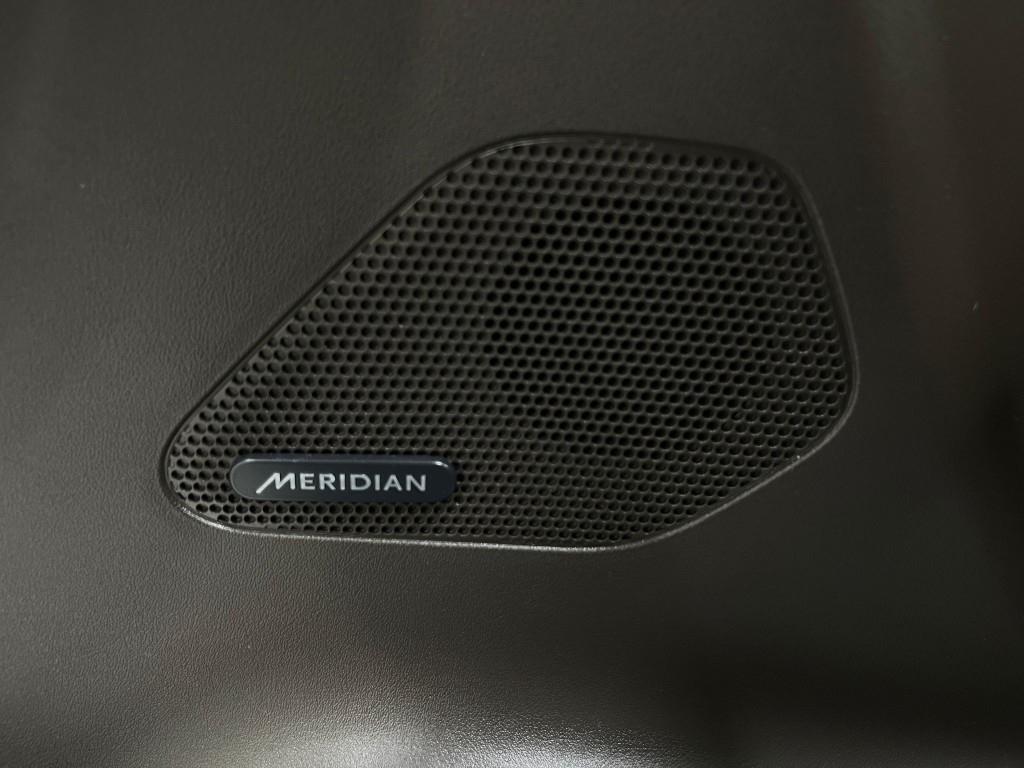 2017 Jaguar F-PACE Image 18