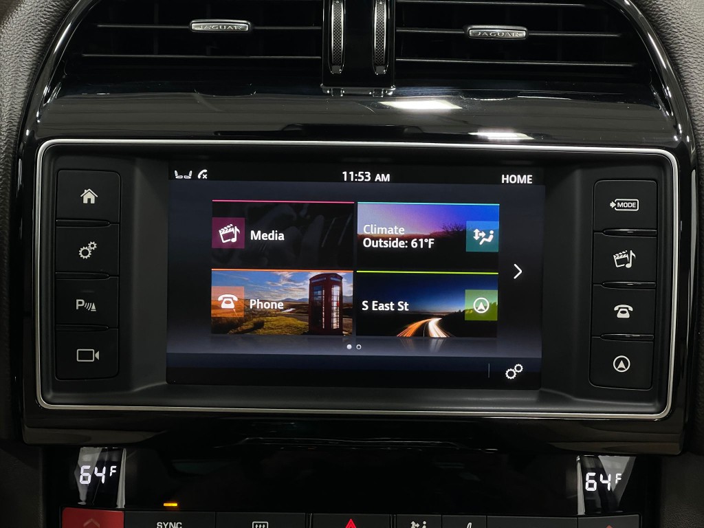 2017 Jaguar F-PACE Image 26