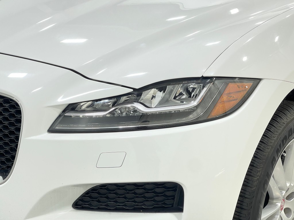 2017 Jaguar F-PACE Image 35