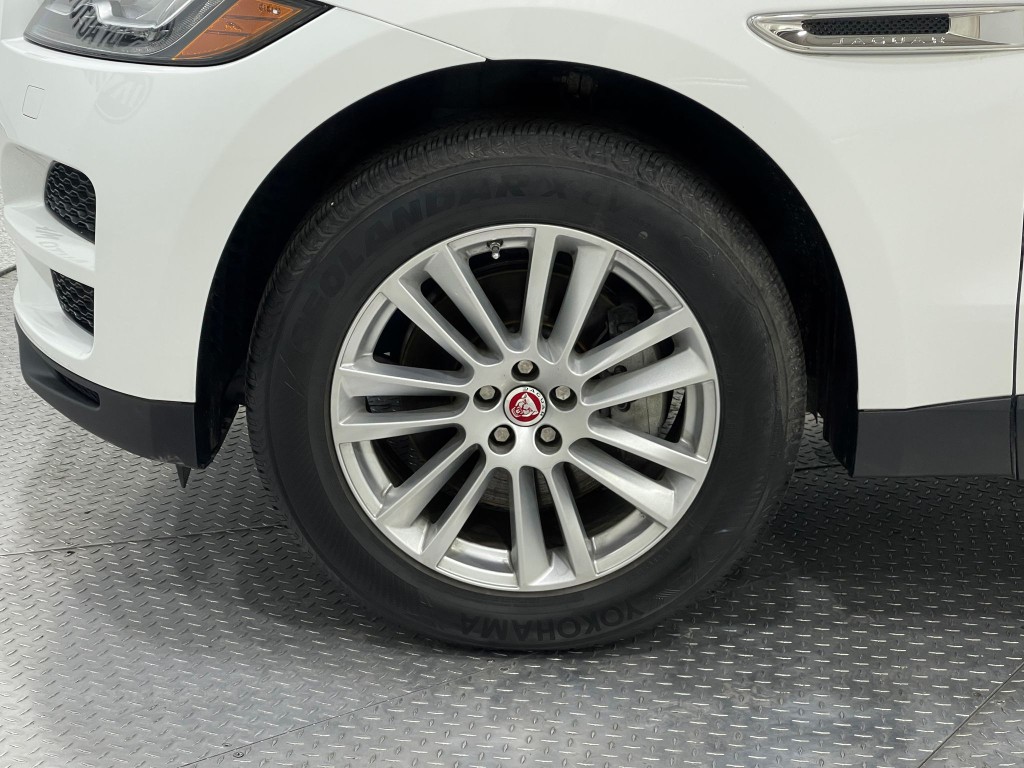 2017 Jaguar F-PACE Image 37