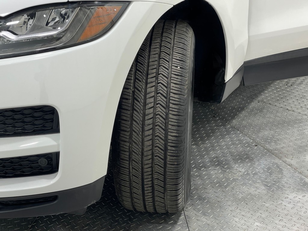 2017 Jaguar F-PACE Image 38