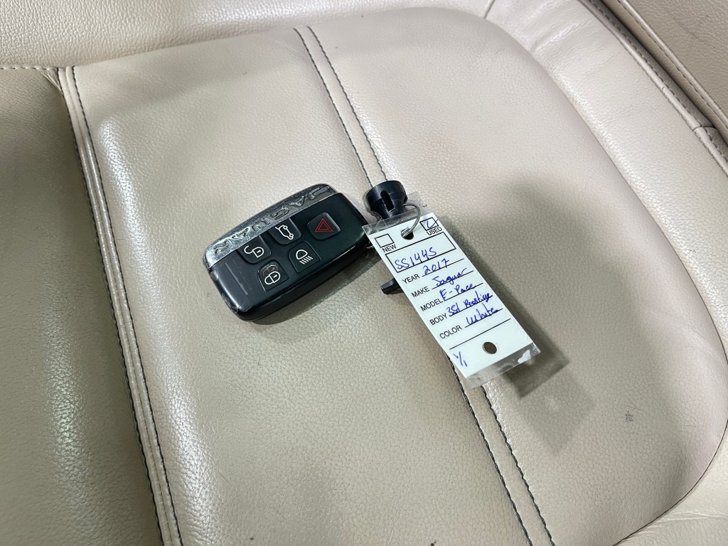 2017 Jaguar F-PACE Image 39