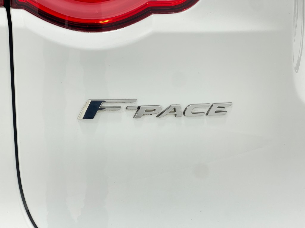 2017 Jaguar F-PACE Image 41
