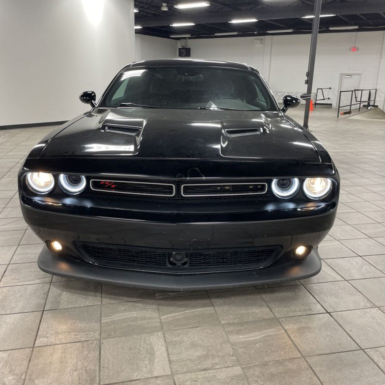 2016 Dodge Challenger Image 2