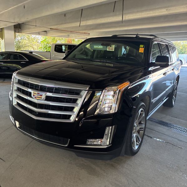 2015 Cadillac Escalade Image 2