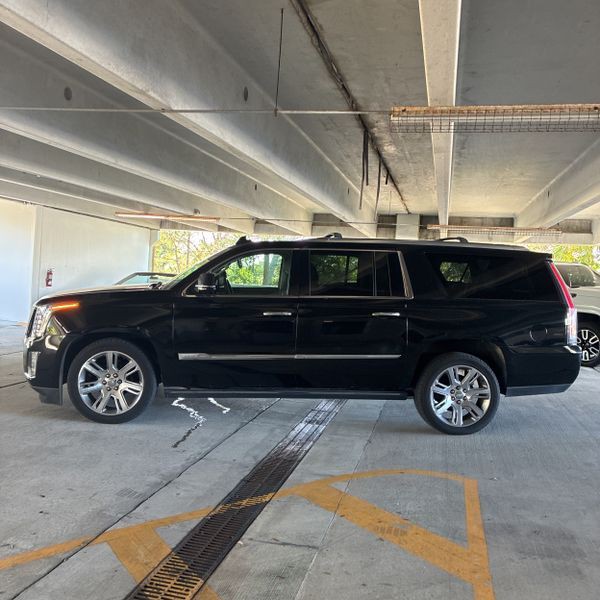 2015 Cadillac Escalade Image 4