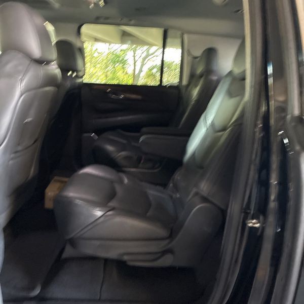 2015 Cadillac Escalade Image 16