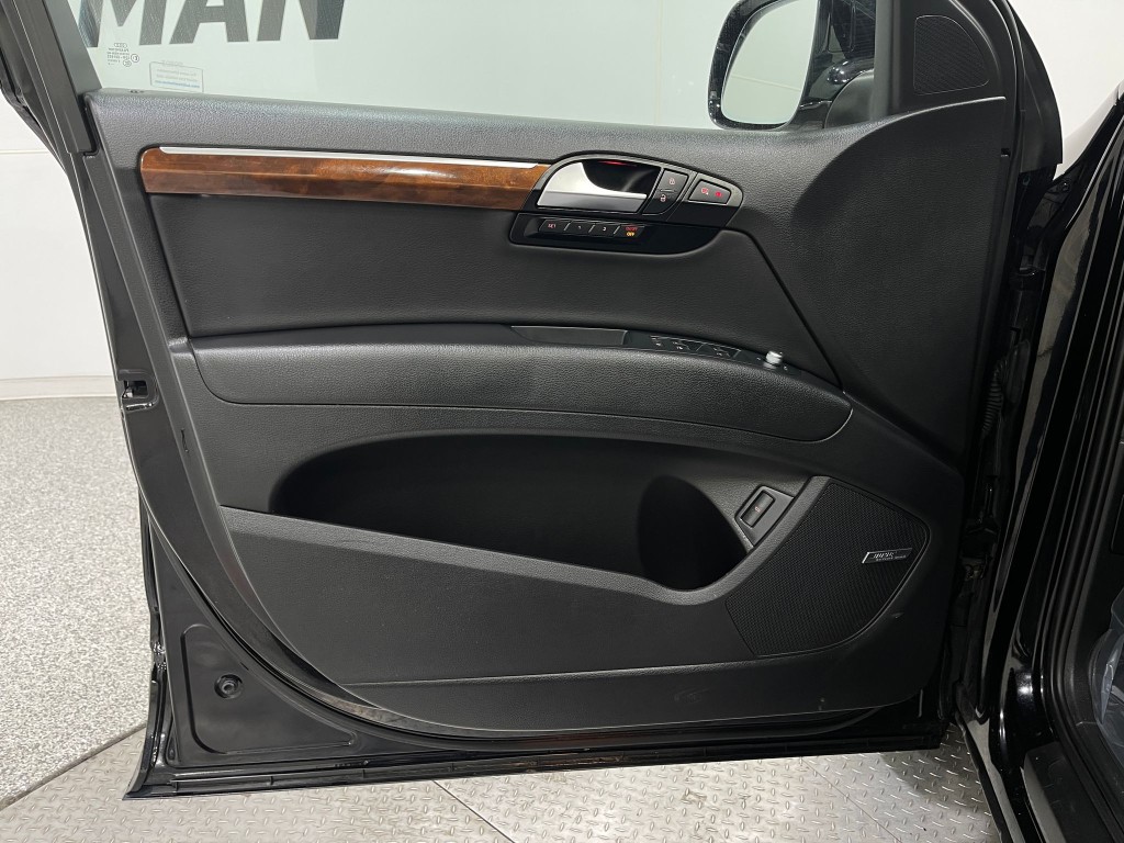 2015 Audi Q7 Image 16