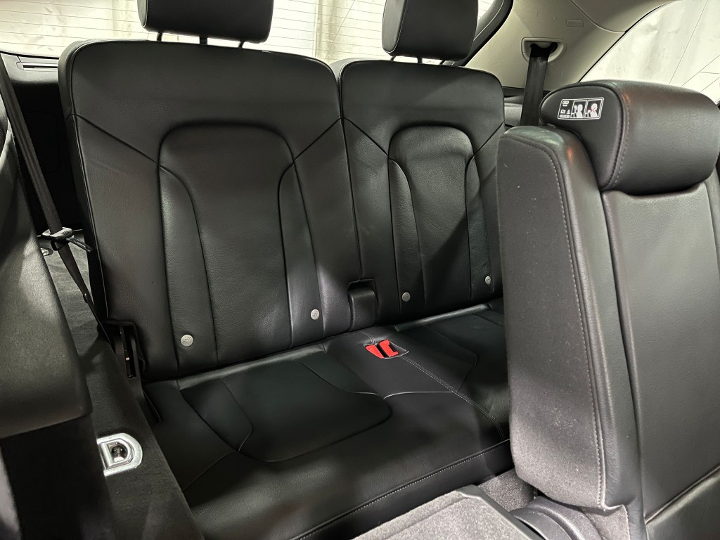 2015 Audi Q7 Image 34