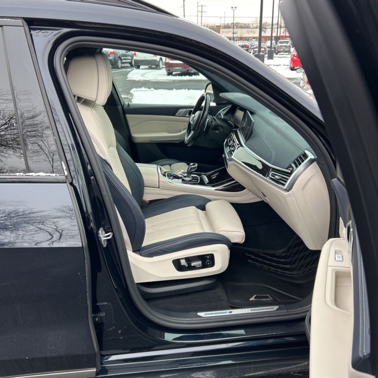 2021 BMW X7 Image 8