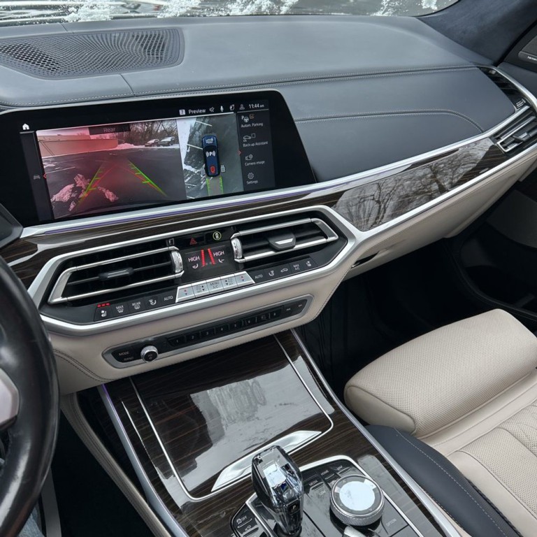 2021 BMW X7 Image 11